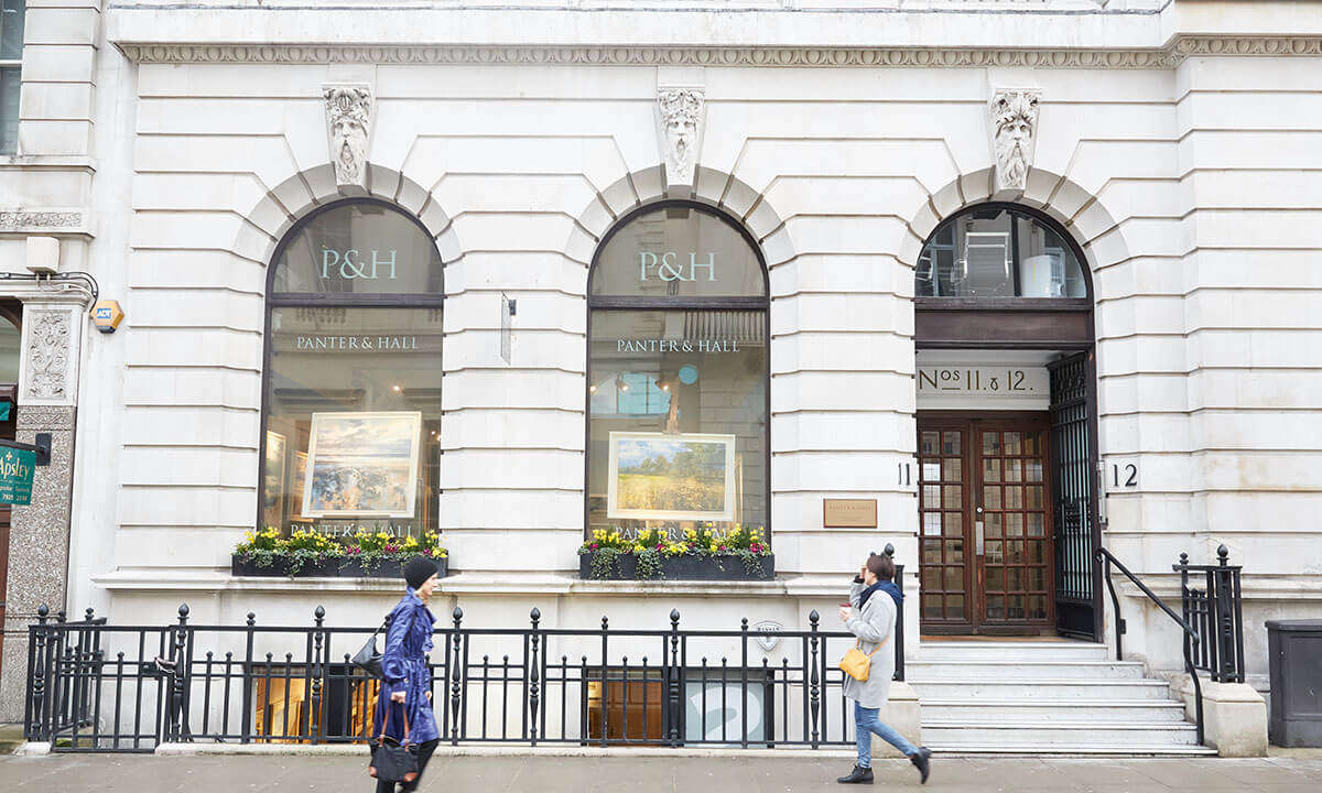 Photo of the exterior of Panter and Hall Gallery in Mayfair in London